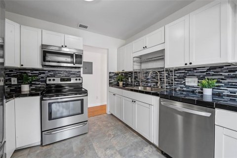 House in Orlando, Florida 4 bedrooms, 189.61 sq.m. № 1623025 - photo 5