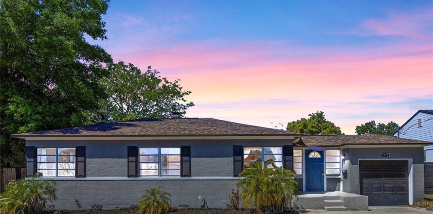 House in Orlando, Florida 4 bedrooms, 189.61 sq.m. № 1623025