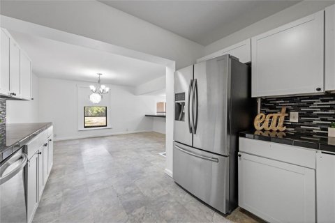 House in Orlando, Florida 4 bedrooms, 189.61 sq.m. № 1623025 - photo 8