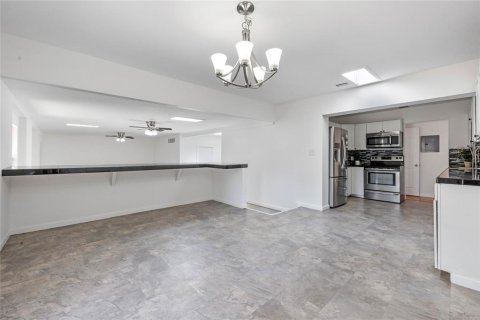 House in Orlando, Florida 4 bedrooms, 189.61 sq.m. № 1623025 - photo 11