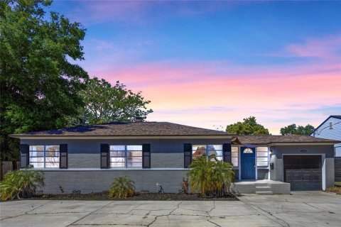 House in Orlando, Florida 4 bedrooms, 189.61 sq.m. № 1623025 - photo 2