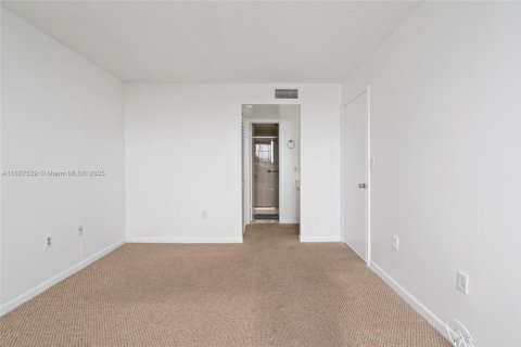 Купить кондоминиум в Майами, Флорида 2 спальни, 98.85м2, № 1799271 - фото 15