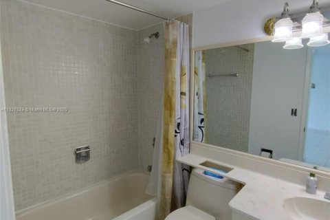 Купить кондоминиум в Майами, Флорида 2 спальни, 98.85м2, № 1799271 - фото 9