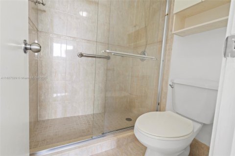 Купить кондоминиум в Майами, Флорида 2 спальни, 98.85м2, № 1799271 - фото 17