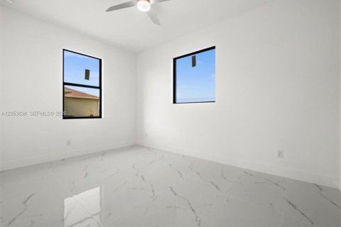 House in Cape Coral, Florida 3 bedrooms № 2186960 - photo 28