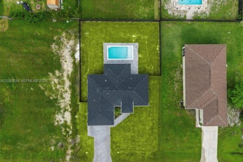 House in Cape Coral, Florida 3 bedrooms № 2186960 - photo 4