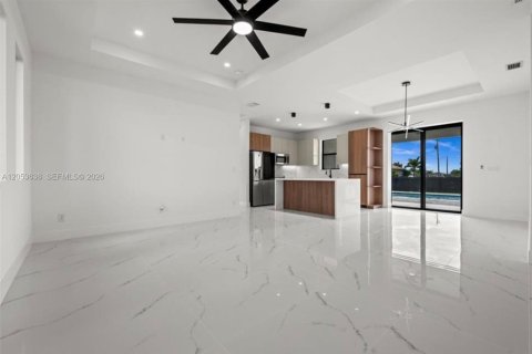 House in Cape Coral, Florida 3 bedrooms № 2186960 - photo 6