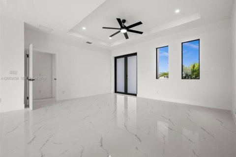 House in Cape Coral, Florida 3 bedrooms № 2186960 - photo 8