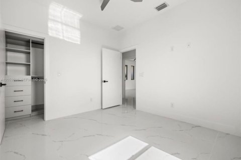 House in Cape Coral, Florida 3 bedrooms № 2186960 - photo 26
