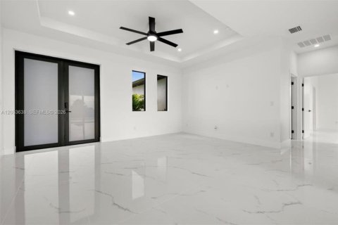 House in Cape Coral, Florida 3 bedrooms № 2186960 - photo 9