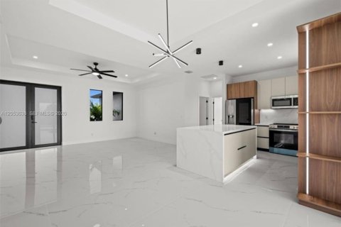 House in Cape Coral, Florida 3 bedrooms № 2186960 - photo 13