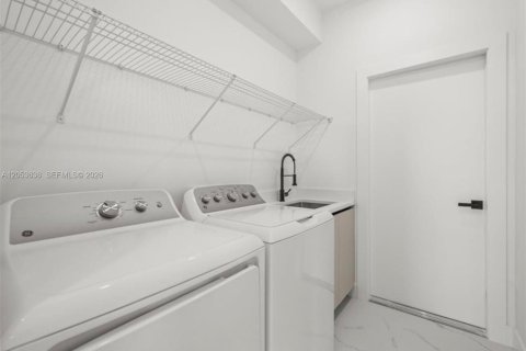 House in Cape Coral, Florida 3 bedrooms № 2186960 - photo 30