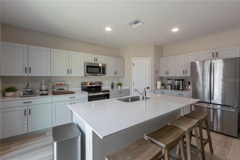 Casa en venta en Wesley Chapel, Florida, 5 dormitorios, 229.56 m2 № 2093695 - foto 4