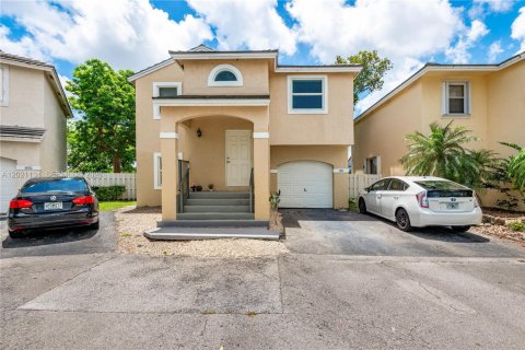 Casa en Plantation, Florida 4 dormitorios, 173.17 m2 № 2173312