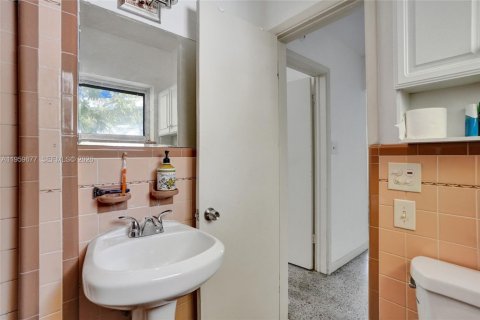 Casa en venta en Miami, Florida, 3 dormitorios, 133.13 m2 № 2028027 - foto 16
