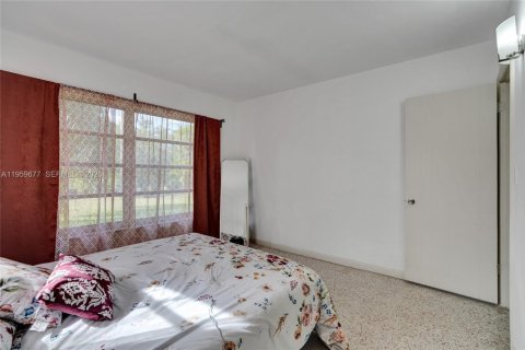 Casa en venta en Miami, Florida, 3 dormitorios, 133.13 m2 № 2028027 - foto 25