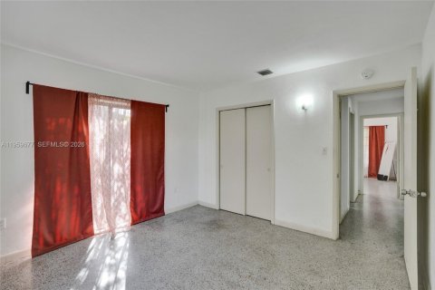 Casa en venta en Miami, Florida, 3 dormitorios, 133.13 m2 № 2028027 - foto 19