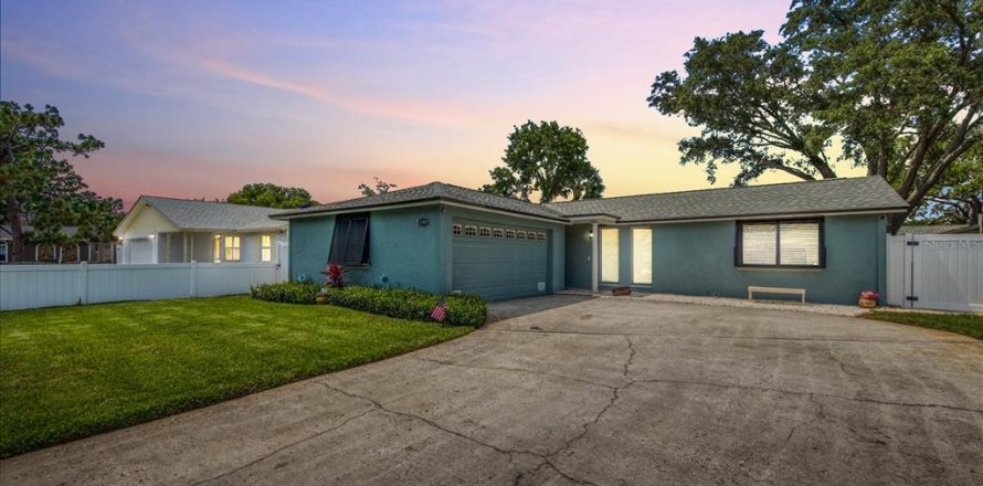 Villa ou maison à Seminole, Floride 3 chambres, 164.07 m2 № 1435883