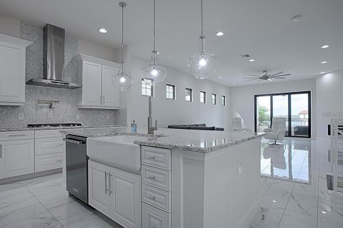 Casa en venta en Orlando, Florida, 4 dormitorios, 323.39 m2 № 2219537 - foto 4