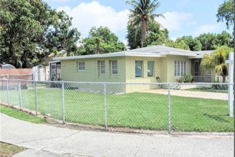Copropriété à louer à North Miami, Floride: 1 chambre, 37.16 m2 № 1103630 - photo 1