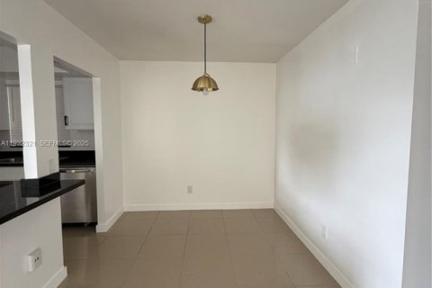 Снять в аренду кондоминиум в Дейви, Флорида 2 спальни, 72.65м2, № 2034792 - фото 19