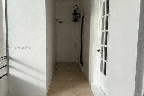 Снять в аренду кондоминиум в Дейви, Флорида 2 спальни, 72.65м2, № 2034792 - фото 3