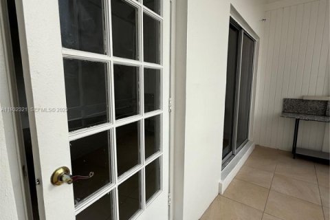 Снять в аренду кондоминиум в Дейви, Флорида 2 спальни, 72.65м2, № 2034792 - фото 4