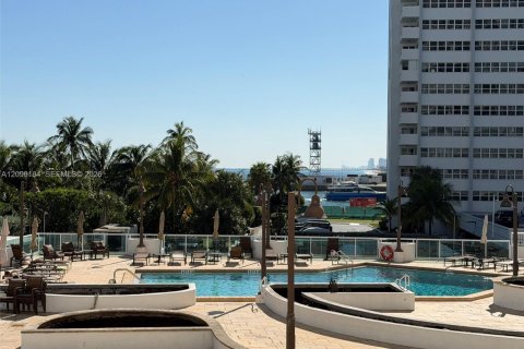 Copropriété à louer à Fort Lauderdale, Floride: 2 chambres, 111.95 m2 № 2386967 - photo 14