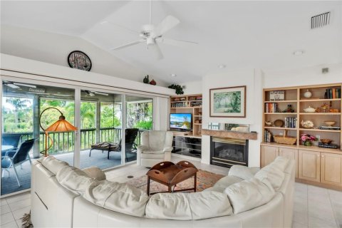 House in Anna Maria, Florida 3 bedrooms, 260.13 sq.m. № 2166383 - photo 25