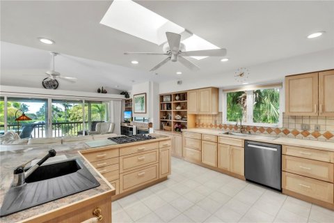 House in Anna Maria, Florida 3 bedrooms, 260.13 sq.m. № 2166383 - photo 16