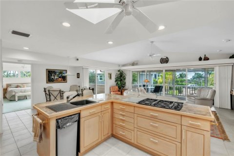 House in Anna Maria, Florida 3 bedrooms, 260.13 sq.m. № 2166383 - photo 18