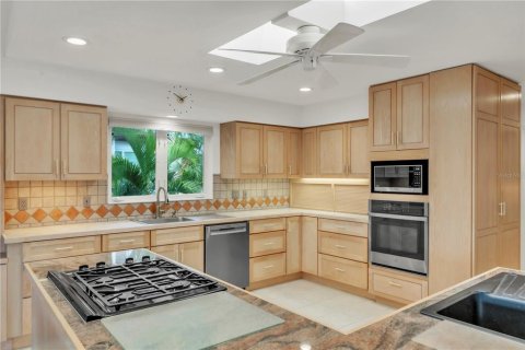 House in Anna Maria, Florida 3 bedrooms, 260.13 sq.m. № 2166383 - photo 20