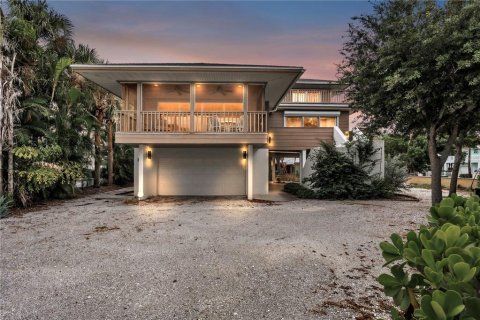 House in Anna Maria, Florida 3 bedrooms, 260.13 sq.m. № 2166383
