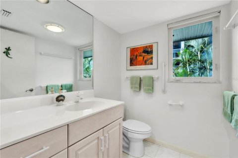 House in Anna Maria, Florida 3 bedrooms, 260.13 sq.m. № 2166383 - photo 15