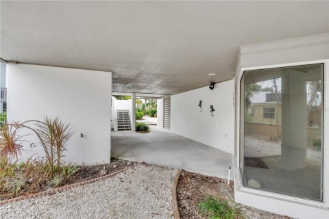 House in Anna Maria, Florida 3 bedrooms, 260.13 sq.m. № 2166383 - photo 8