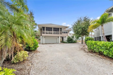 House in Anna Maria, Florida 3 bedrooms, 260.13 sq.m. № 2166383 - photo 4