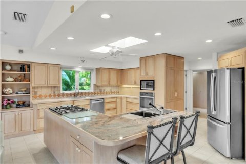 House in Anna Maria, Florida 3 bedrooms, 260.13 sq.m. № 2166383 - photo 19