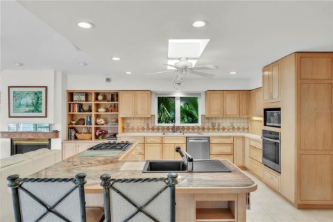 House in Anna Maria, Florida 3 bedrooms, 260.13 sq.m. № 2166383 - photo 21