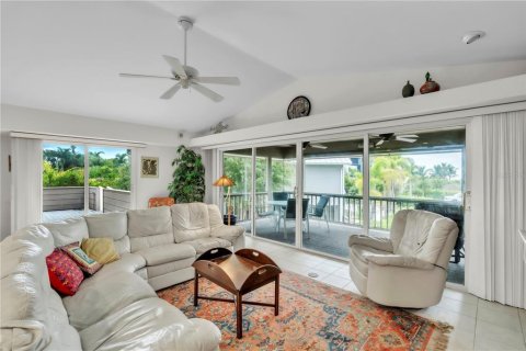 House in Anna Maria, Florida 3 bedrooms, 260.13 sq.m. № 2166383 - photo 26