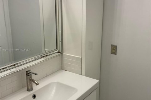 Copropriété à louer à Hollywood, Floride: 2 chambres, 119.29 m2 № 1667865 - photo 17