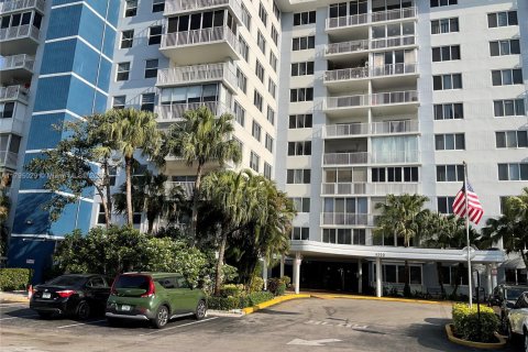 Copropriété à louer à Hollywood, Floride: 2 chambres, 119.29 m2 № 1667865 - photo 10