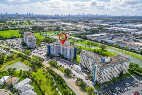 Copropriété à louer à Hollywood, Floride: 2 chambres, 119.29 m2 № 1667865 - photo 21