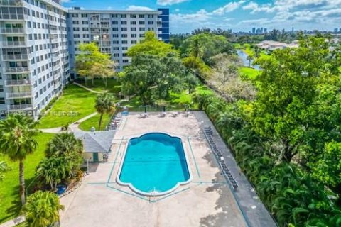 Copropriété à louer à Hollywood, Floride: 2 chambres, 119.29 m2 № 1667865 - photo 9