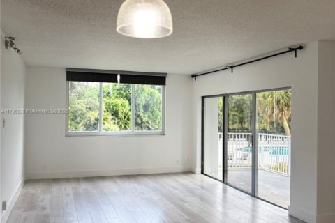 Copropriété à louer à Hollywood, Floride: 2 chambres, 119.29 m2 № 1667865 - photo 7