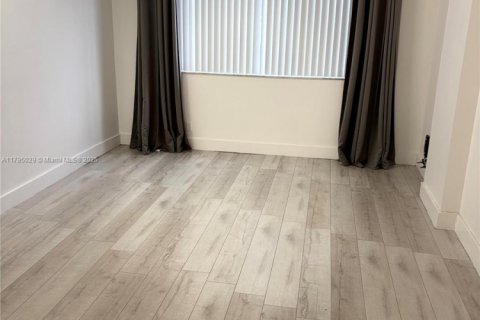 Copropriété à louer à Hollywood, Floride: 2 chambres, 119.29 m2 № 1667865 - photo 15