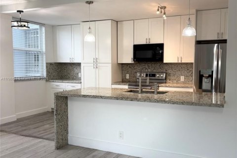 Copropriété à louer à Hollywood, Floride: 2 chambres, 119.29 m2 № 1667865 - photo 5