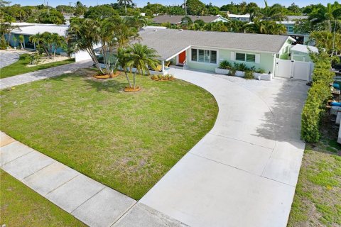 House in Satellite Beach, Florida 4 bedrooms, 176.51 sq.m. № 2109388 - photo 23