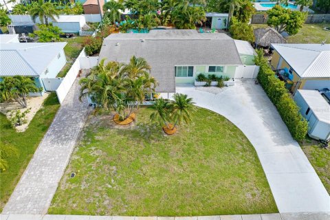 House in Satellite Beach, Florida 4 bedrooms, 176.51 sq.m. № 2109388 - photo 21
