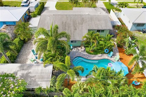 House in Satellite Beach, Florida 4 bedrooms, 176.51 sq.m. № 2109388 - photo 4