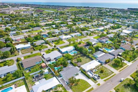 House in Satellite Beach, Florida 4 bedrooms, 176.51 sq.m. № 2109388 - photo 15